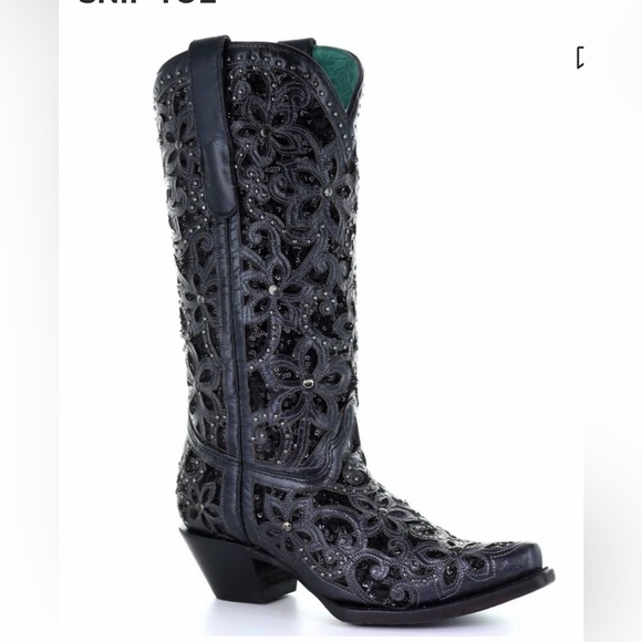 Elegant Black Embroidered Women's Boots - Picture 5 of 9